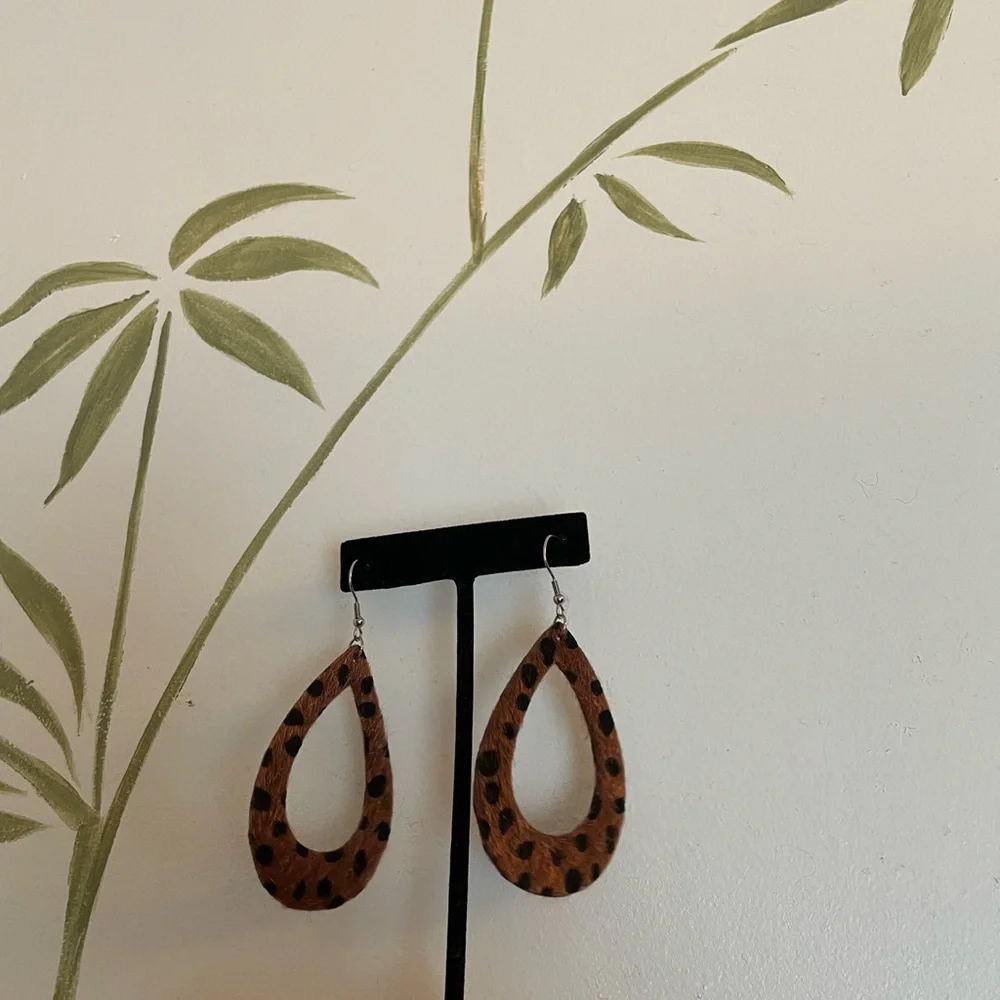 Leopard faux hair earrings teardrops lightweight earring wires nwot